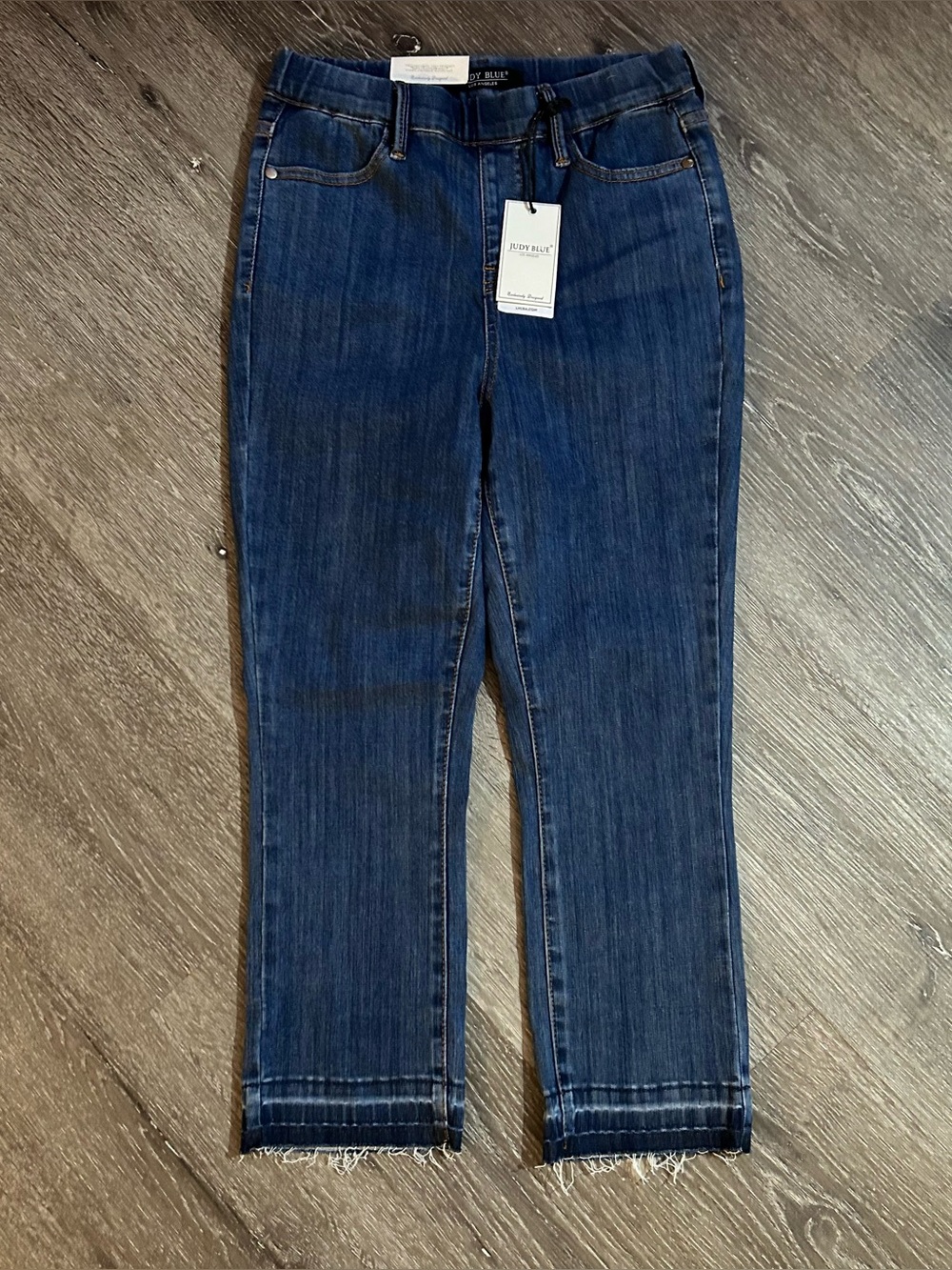 NWT 5/27 Judy Blue Los Angeles Medium Wash Stretchy High Rise Skinny Fit Capris